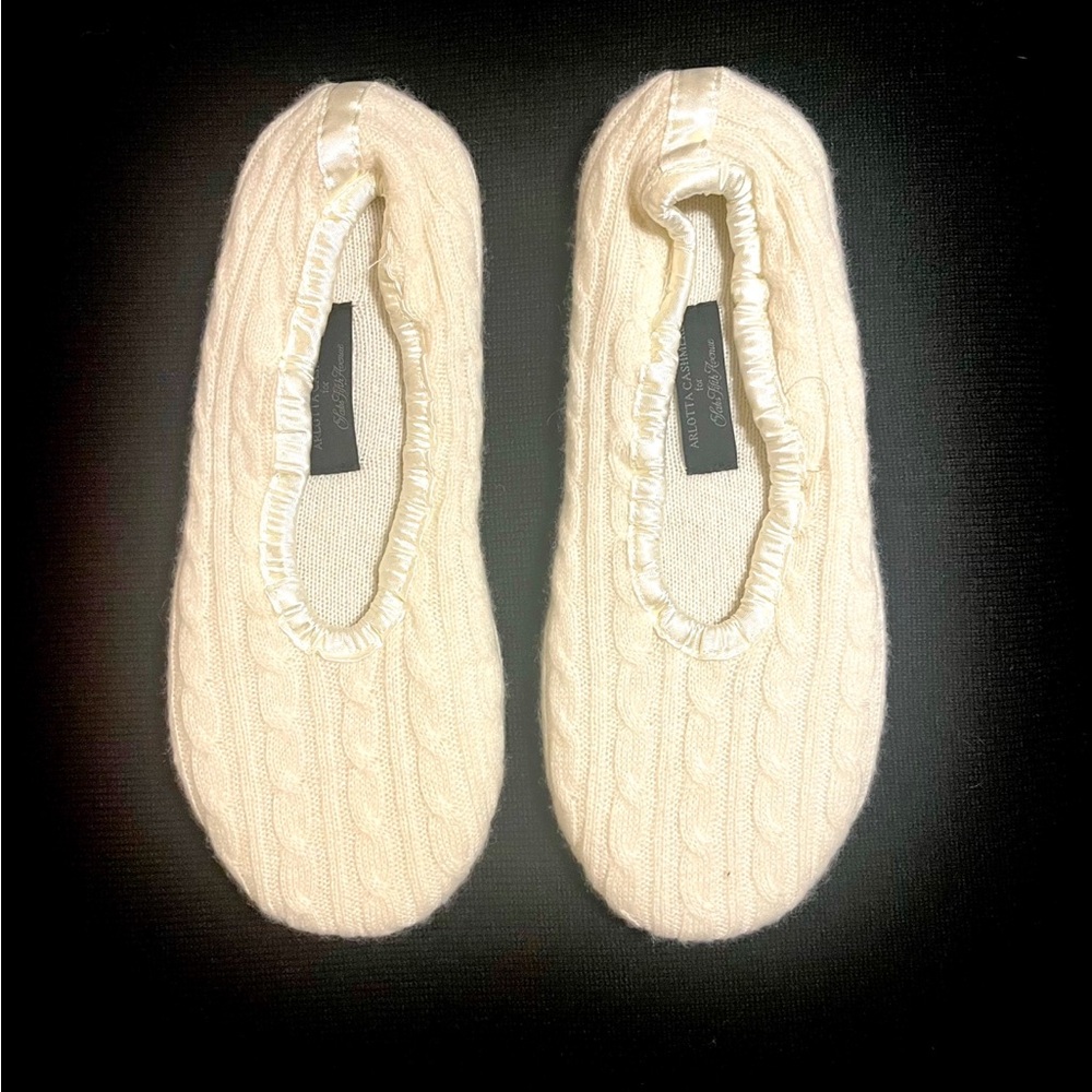 Saks Fifth Avenue Cashmere Slippers - Snow - New & Unworn $125 Large